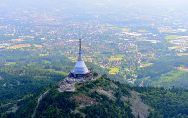 Ve vzduchu dohlédne, kam jen chce. Honza Melša v rogale křižuje nebe a fotí krásu okamžiku