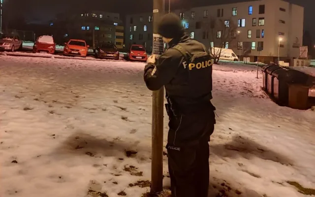 Policie prověřuje už tři případy otravy ve Vratislavicích. Rozmístila varovné letáky