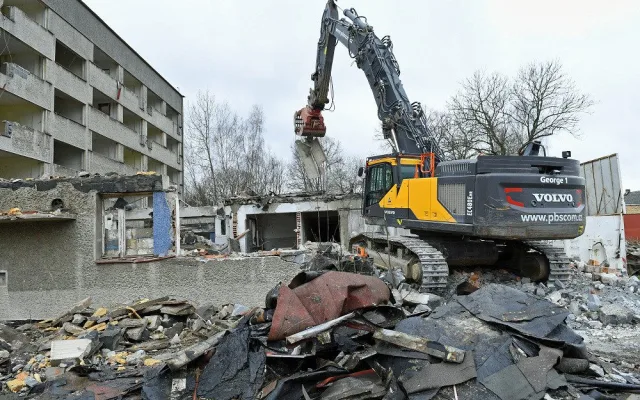 Nevzhledný Kovák v Chrastavě je minulostí. Nahradí ho supermarket