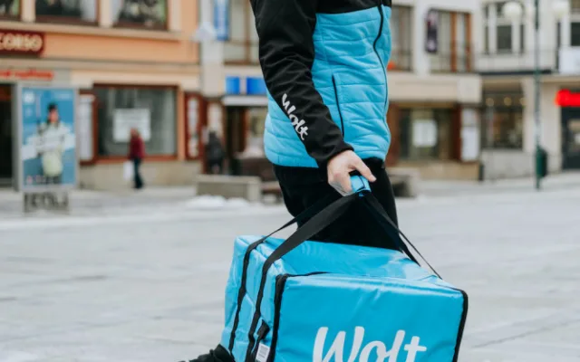 Wolt nově rozváží jídlo i po Jablonci. První dva týdny potěší dopravou zdarma