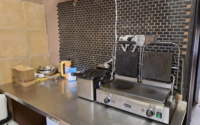 Pizzerie, kterou zavřela inspekce, opět funguje. Majitel chce podat trestní oznámení