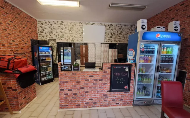 Pizzerie, kterou zavřela inspekce, opět funguje. Majitel chce podat trestní oznámení