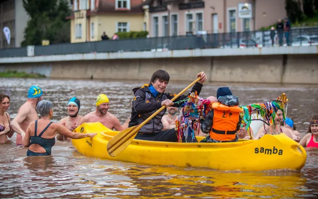 Vodácká sezóna odstartovala. Zahájilo ji slavnostní Odemykání Jizery