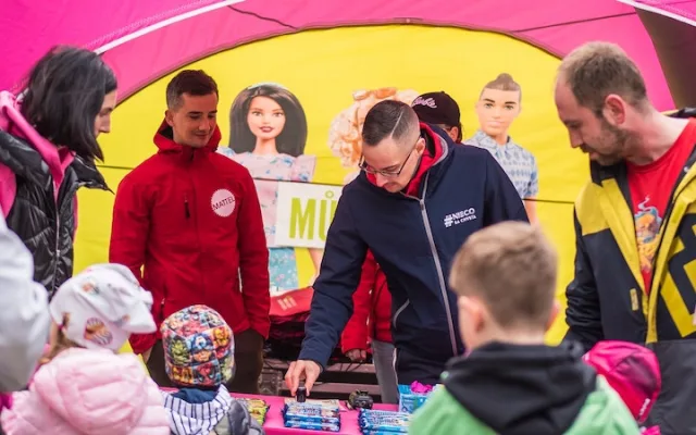 Barbie uklízí Liberec – sobotní úklidová akce v lesoparku Opičák