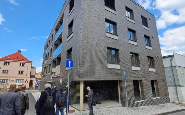 Nenápadný dům nedaleko centra je chytrý a šetrný k přírodě