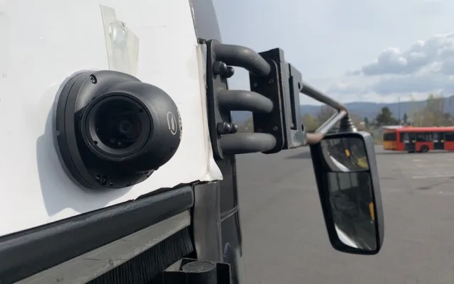 První v Česku. Systém hlídá slepý úhel, řidiče autobusu v Liberci upozorní na blížící se chodce a cyklisty