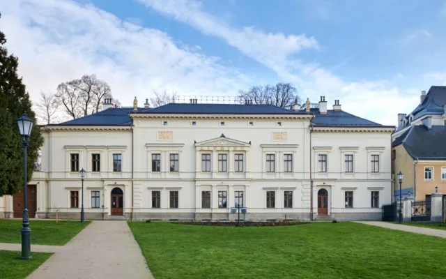 Liberec rozsvítila sto padesát let stará památka. Obnovený Liebiegův palác
