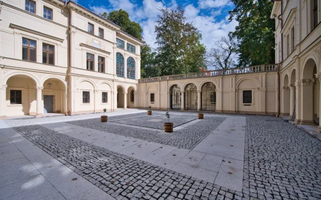 Liberec rozsvítila sto padesát let stará památka. Obnovený Liebiegův palác