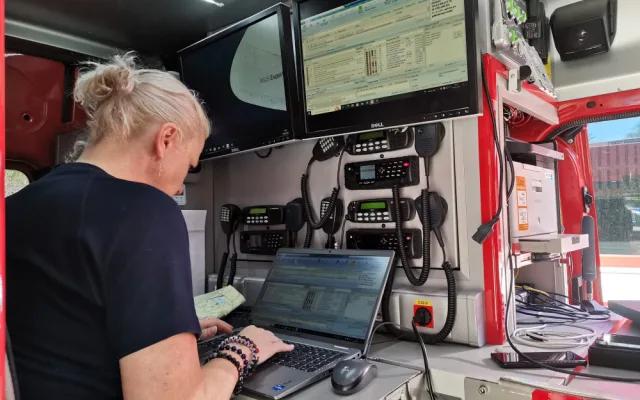 Policie stále pátrá po pohřešovaném muži, nasazen byl vrtulník, psovodi i dron