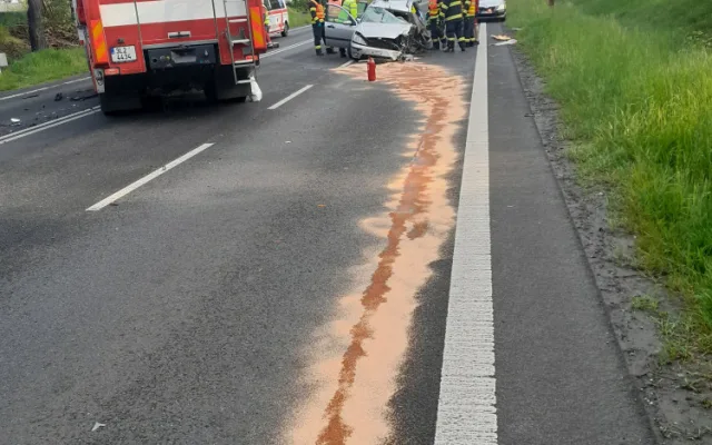 Kolegové jeli po noční z práce, cesta skončila vážnou nehodou