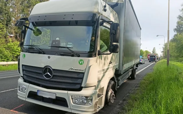 Kolegové jeli po noční z práce, cesta skončila vážnou nehodou