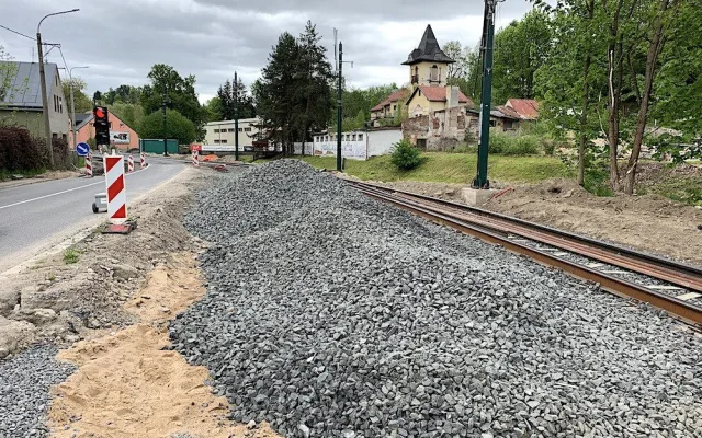 Rekonstrukce tramvajové trati do Jablonce skončí v září. Vyjde na 900 milionů