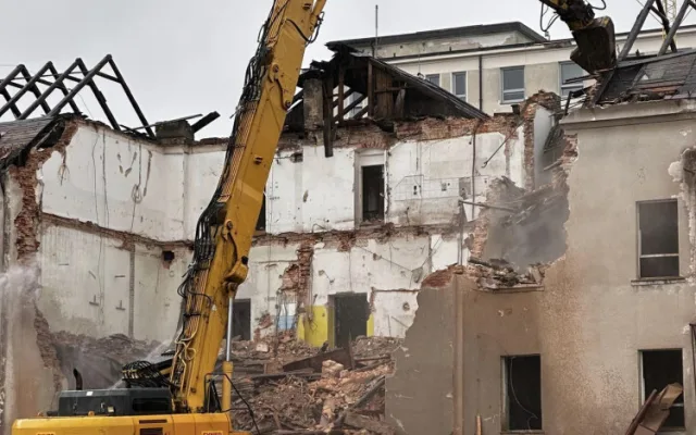 Nemocnice přišla kvůli výstavbě urgentního centra o nejstarší budovu