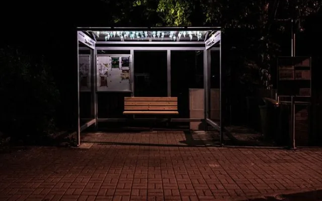 Světový unikát v Kamenickém Šenově. Město se chlubí dalšími skleněnými zastávkami