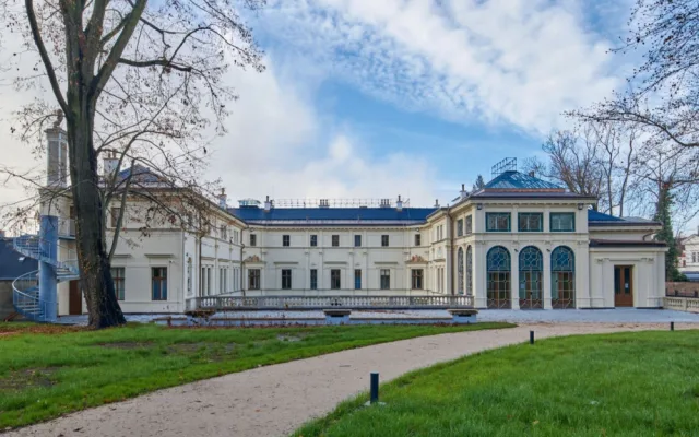 Po rekosntrukci za více než čtvrt miliardy se Liebiegův palác otevřel veřejnosti. V plném provozu bude od podzimu