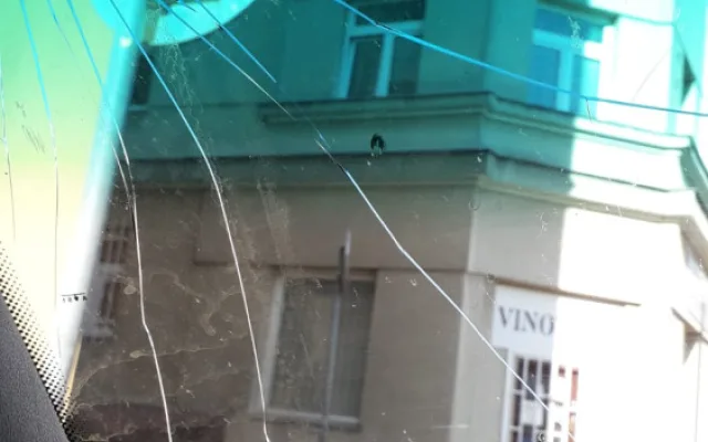 Muž v Liberci přežil pád z dvanácti metrů. Zachránil ho dopad na dodávku