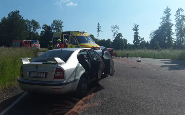 Nehoda dvou osobních aut u Lomnice si vyžádala zraněné