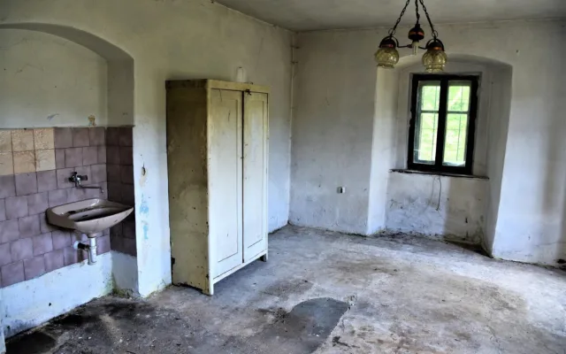 Kostel a okolní areál v Žibřidicích obec a dobrovolníci probouzí k životu