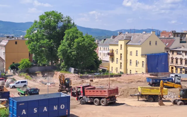 Stavba Centra urgentní medicíny je v plném proudu, nemocnice ji ukázala lidem