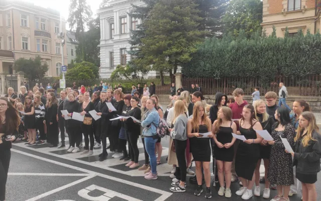 Vrabčáci i Jablonečané se loučili s Pavlem Žurem písní a potleskem