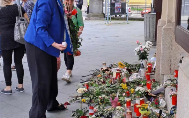 Jablonec se rozloučil s Pavlem Žurem. Lidé se řediteli poklonili v divadle