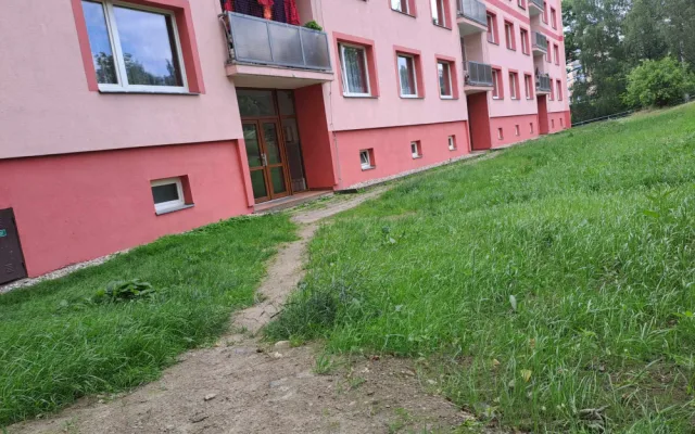 Lidem v Rychtářské se nelíbí úpravy sídliště. Podle nich jsou nedotažené