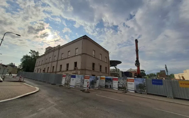 Husovkou neprojedete, uzavírka části ulice potrvá do druhé půlky srpna