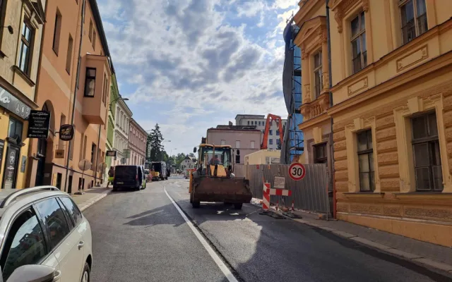 Husovkou neprojedete, uzavírka části ulice potrvá do druhé půlky srpna