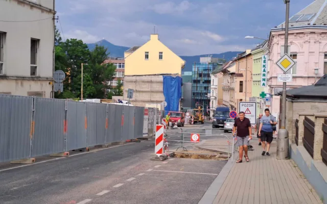 Husovkou neprojedete, uzavírka části ulice potrvá do druhé půlky srpna