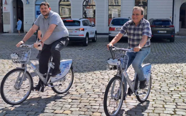 Do libereckých ulic vyjela sdílená kola. Čtvrt hodina jízdy je zdarma