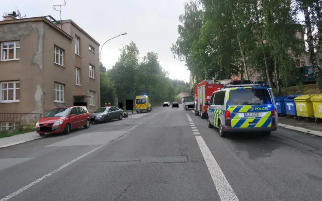 Řidička si nevšimla malého motorkáře a vjela mu rovnou do cesty