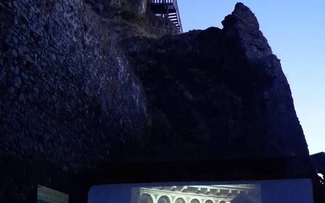Zažijte romantické večery na Troskách, v letním kině nebo u táboráku