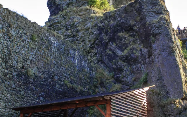 Zažijte romantické večery na Troskách, v letním kině nebo u táboráku