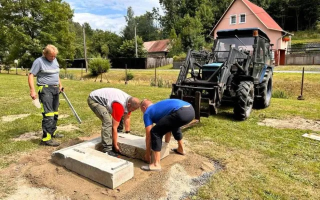 V Pertolticích obnovili sochu Svatého Jana Nepomuckého. Váže se k ní dramatický příběh z historie