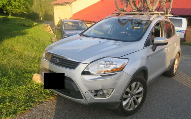 Řidič osobáku nedal přednost motorce, její řidič skončil v nemocnici