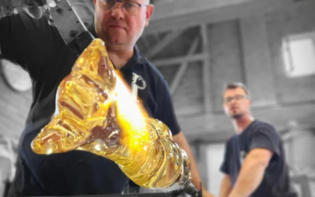 Jiří Pačinek a jeho tým vytvořili znovu sklo z filmu Glass Onion.