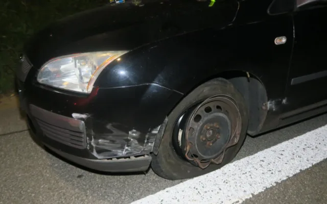 Nevěnovala se řízení a bourala. Poničila si auto a zaplatila pokutu