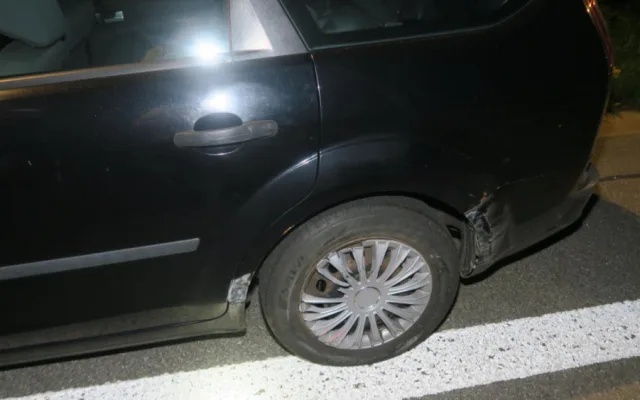 Nevěnovala se řízení a bourala. Poničila si auto a zaplatila pokutu