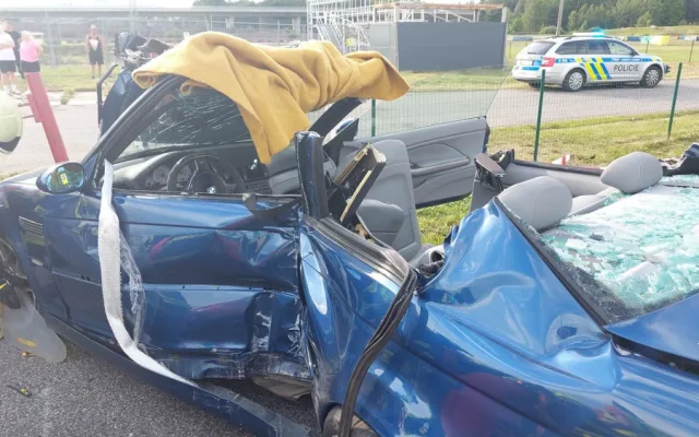 Na autodromu v Sosnové havarovalo auto, zraněného transportoval vrtulník