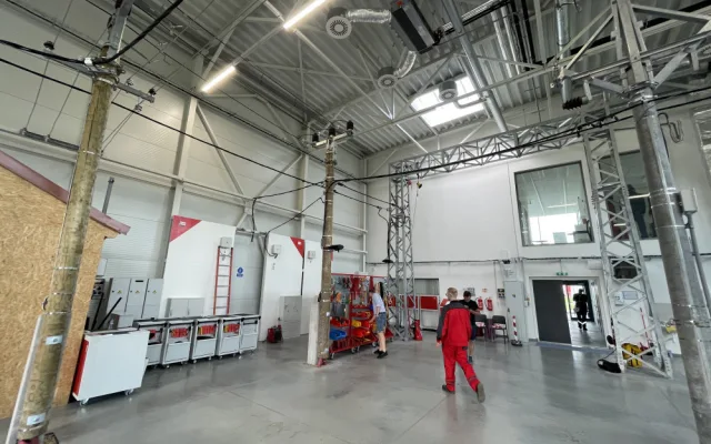 Třídy jsou plné mladých elektrikářů, libují si školy i energetické firmy