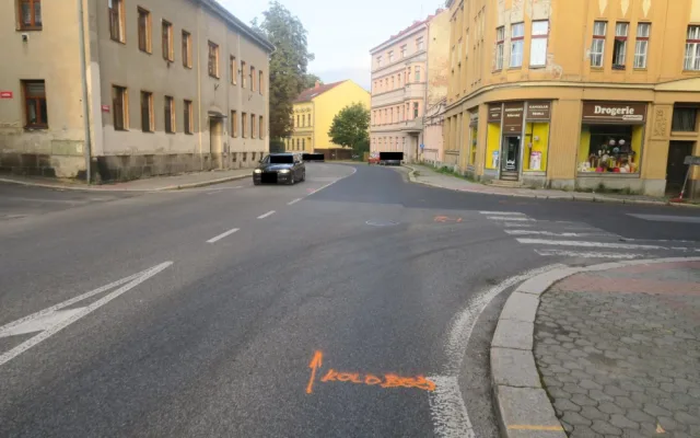Hledá se koloběžkář, kterého porazilo auto a on z místa nehody ujel