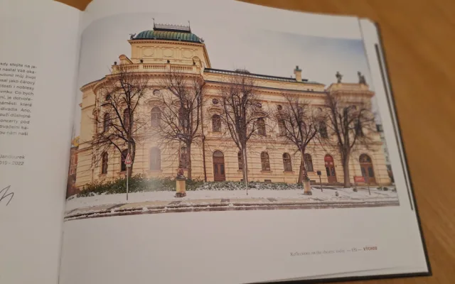 Divadlo F. X. Šaldy si knihu ke svým 140. narozeninám zasloužilo, říká spoluautorka Jarmila Levko