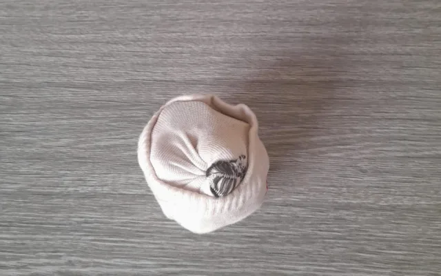 Prchal s prsteny polonahý po náměstí. Doma je schoval do ponožky