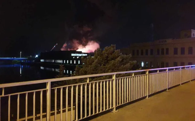 V Turnově hořel podnik Juta. Na místě stále probíhají dohašovací práce