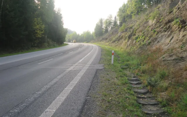 Notně posilněn alkoholem neudržel auto na silnici a havaroval