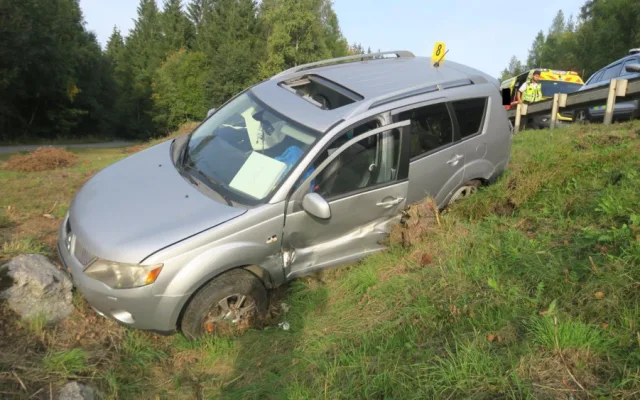 Notně posilněn alkoholem neudržel auto na silnici a havaroval