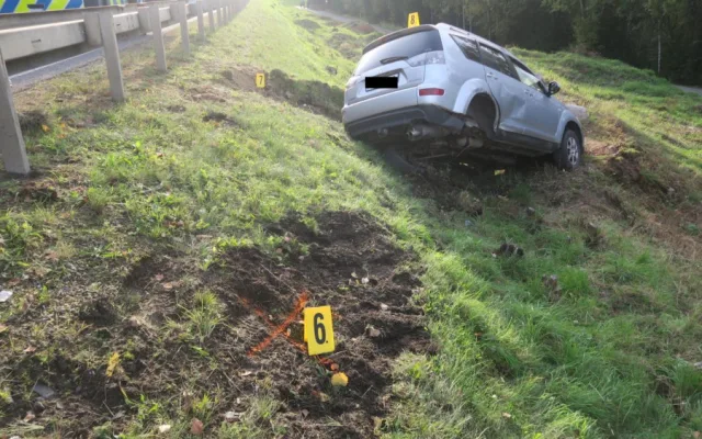 Notně posilněn alkoholem neudržel auto na silnici a havaroval