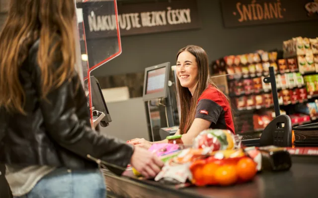 PENNY zaměstnává o stovky lidí více, jejich reálné mzdy vzrostly za 5 let o desítky procent