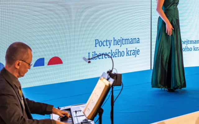 Poctu hejtmana letos získalo osm osobností z různých profesí
