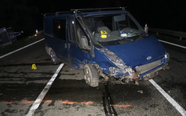 Silnici u Rádelského mlýna blokovala nehoda. Zavinil ji řidič, který nedal přednost